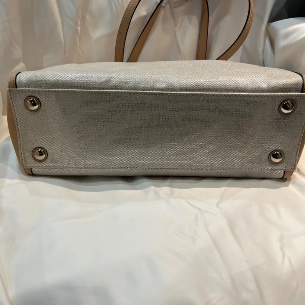 Coach tote -shiny! - Picture 3 of 6